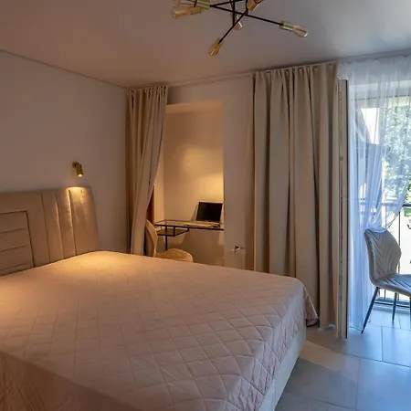 Studio Apartment *