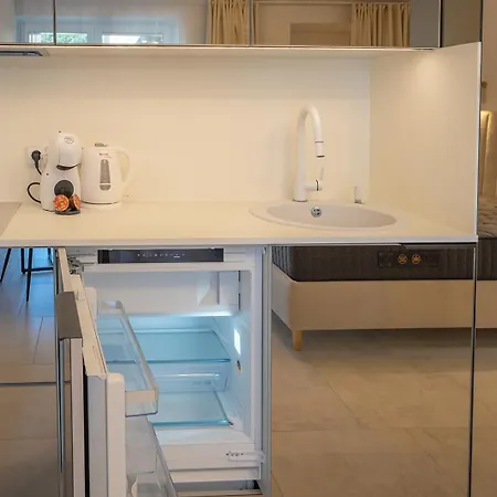 Studio Apartment *
