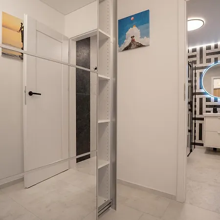 Studio Apartment *