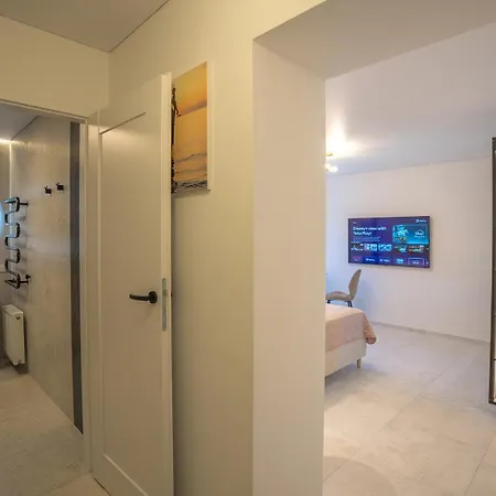 Studio Apartment *